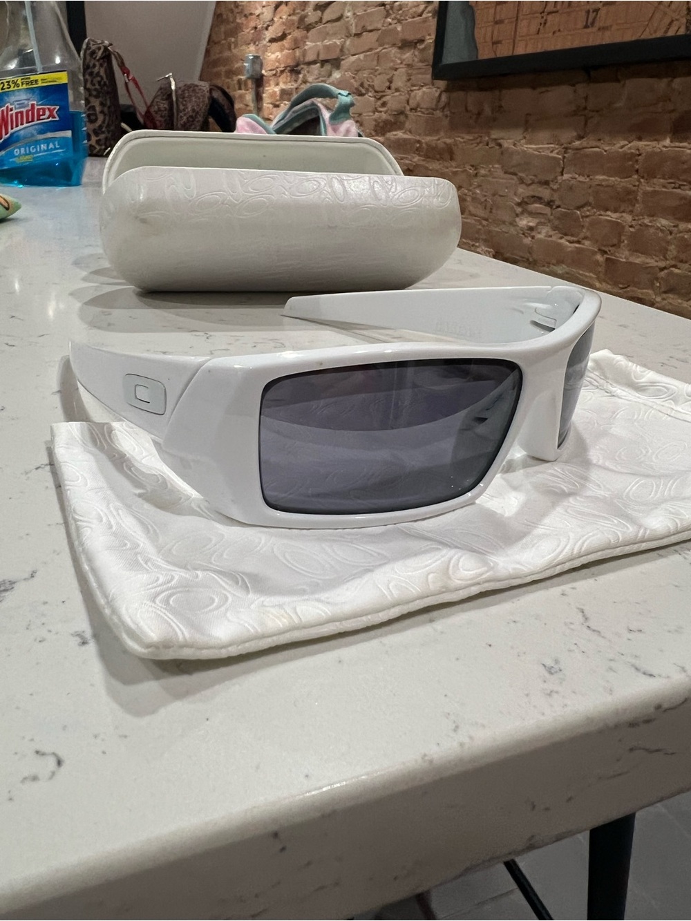 Oakley Gascans white, 2010 come with original sleeve and hard shell case